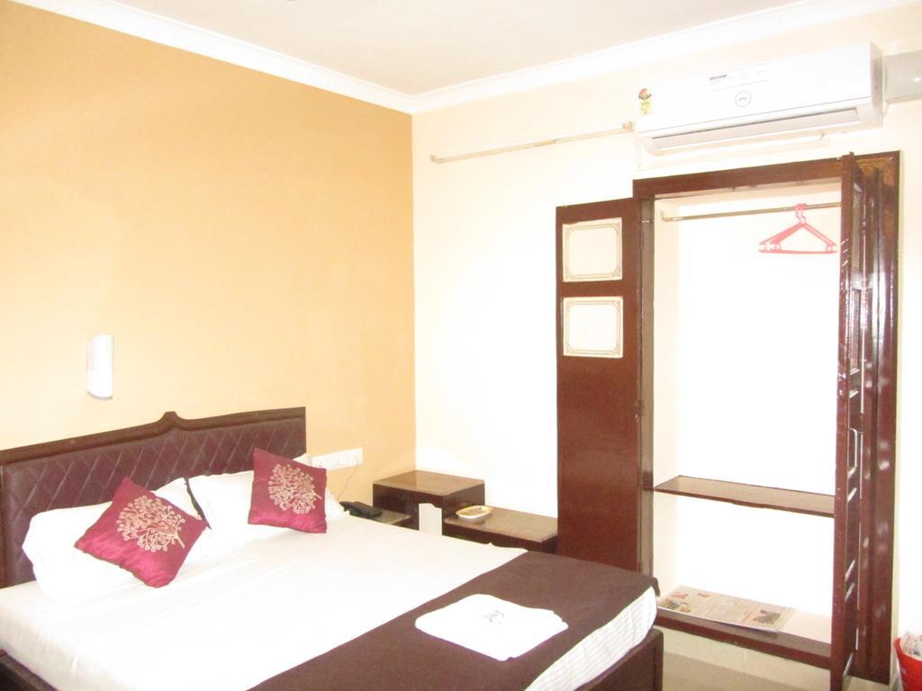 All Seasons Guest House Thiruvananthapuram Ngoại thất bức ảnh