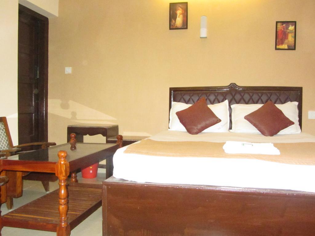 All Seasons Guest House Thiruvananthapuram Ngoại thất bức ảnh