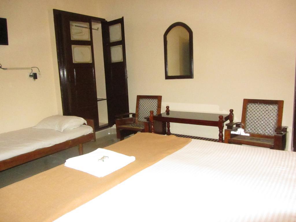 All Seasons Guest House Thiruvananthapuram Ngoại thất bức ảnh